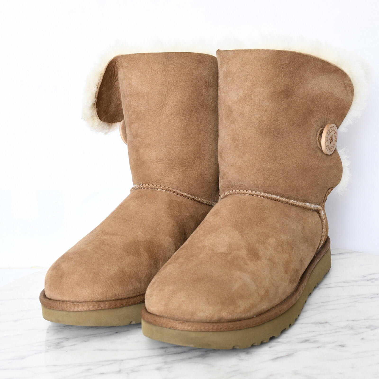 UGG Bailey Button Short Chestnu Leather Sheepskin Warm Winter Boots Womens Sz 10