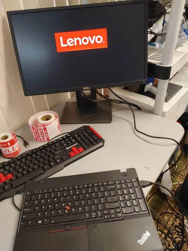 Lenovo ThinkPad P52s Core i7-8650U@ 1.900GHz, 4GB RAM , NO SSD , FOR PARTS