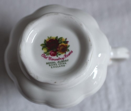 Royal Albert Old Country Roses Set of Mini Creamer and Mini Open Sugar Bowl - Picture 9 of 10