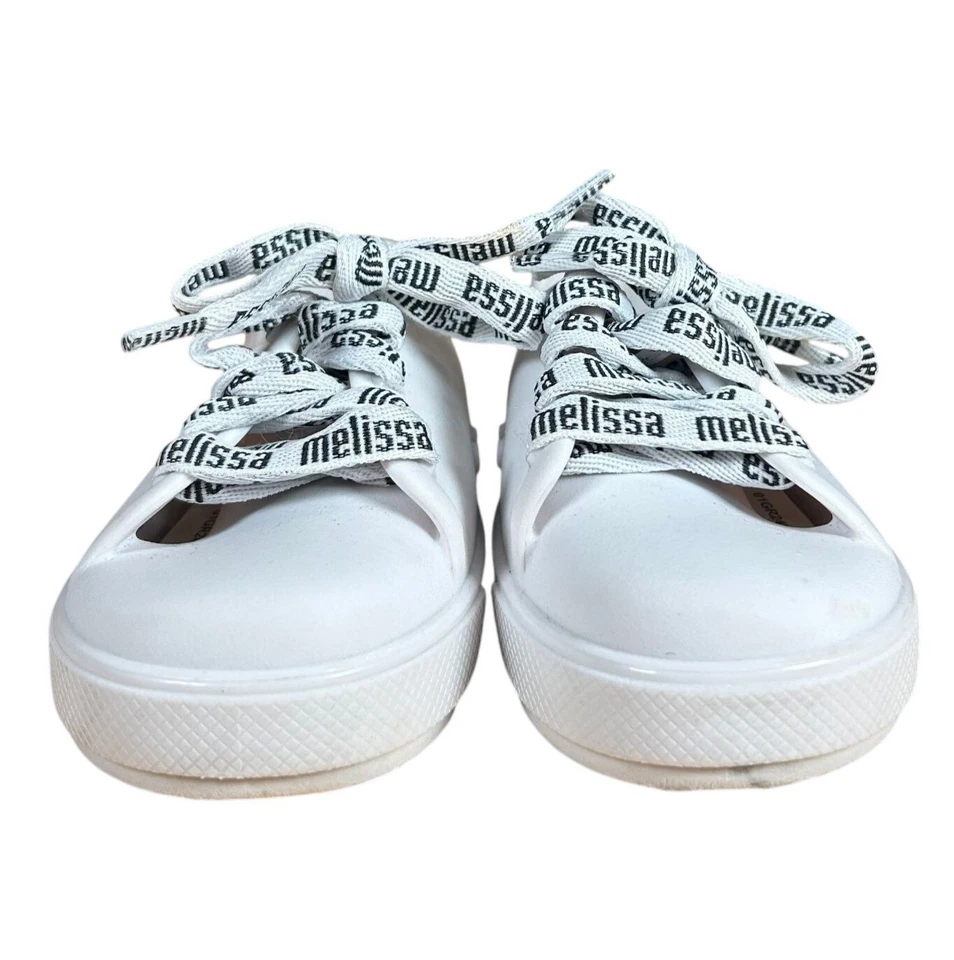 Zapatilla deportiva con cordones de goma blanca Mini Melissa para niña talla 8 Foto 2 de 4