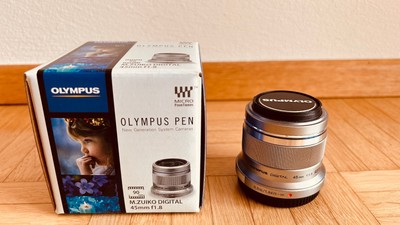 Olympus M.Zuiko 45mm f/1.8 Silber   Top Portrait-Objektiv   OVP