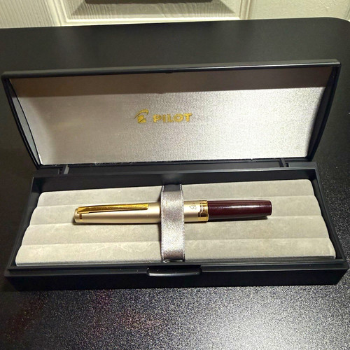 Pilot Elite Fountain Pen Burgundy Body Gold Trim 14K EF Nib w/ Case