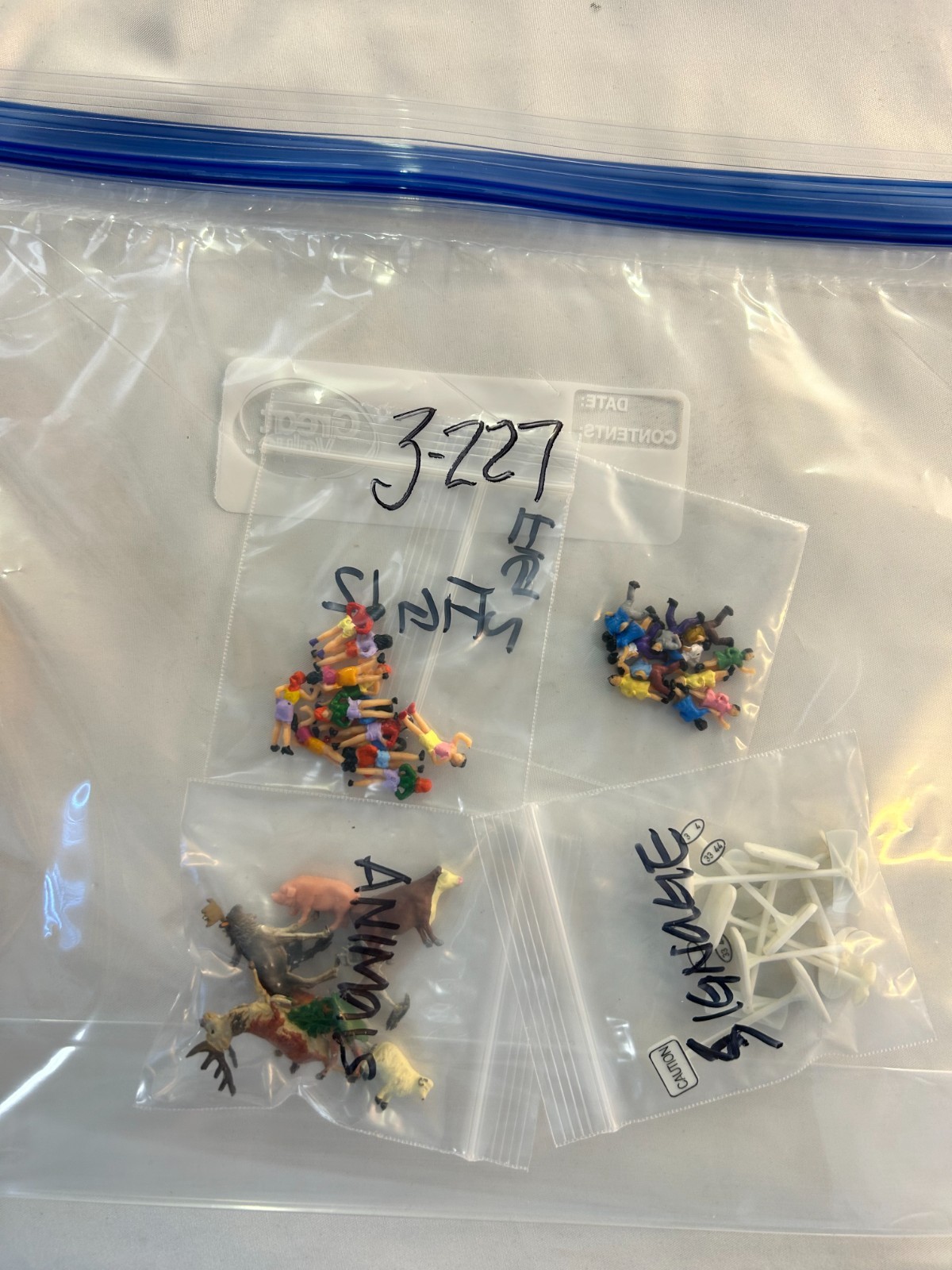 Grab Bag HO Scale Painted Figurines 4 Packages Lot#3-227