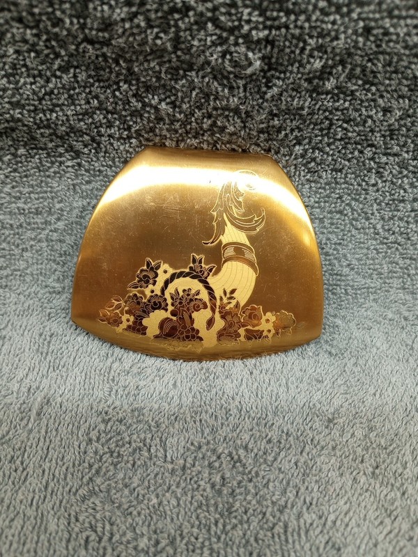 Vintage Ladies Elgin American Powder Compact Gold Tone Cornucopia Design USA