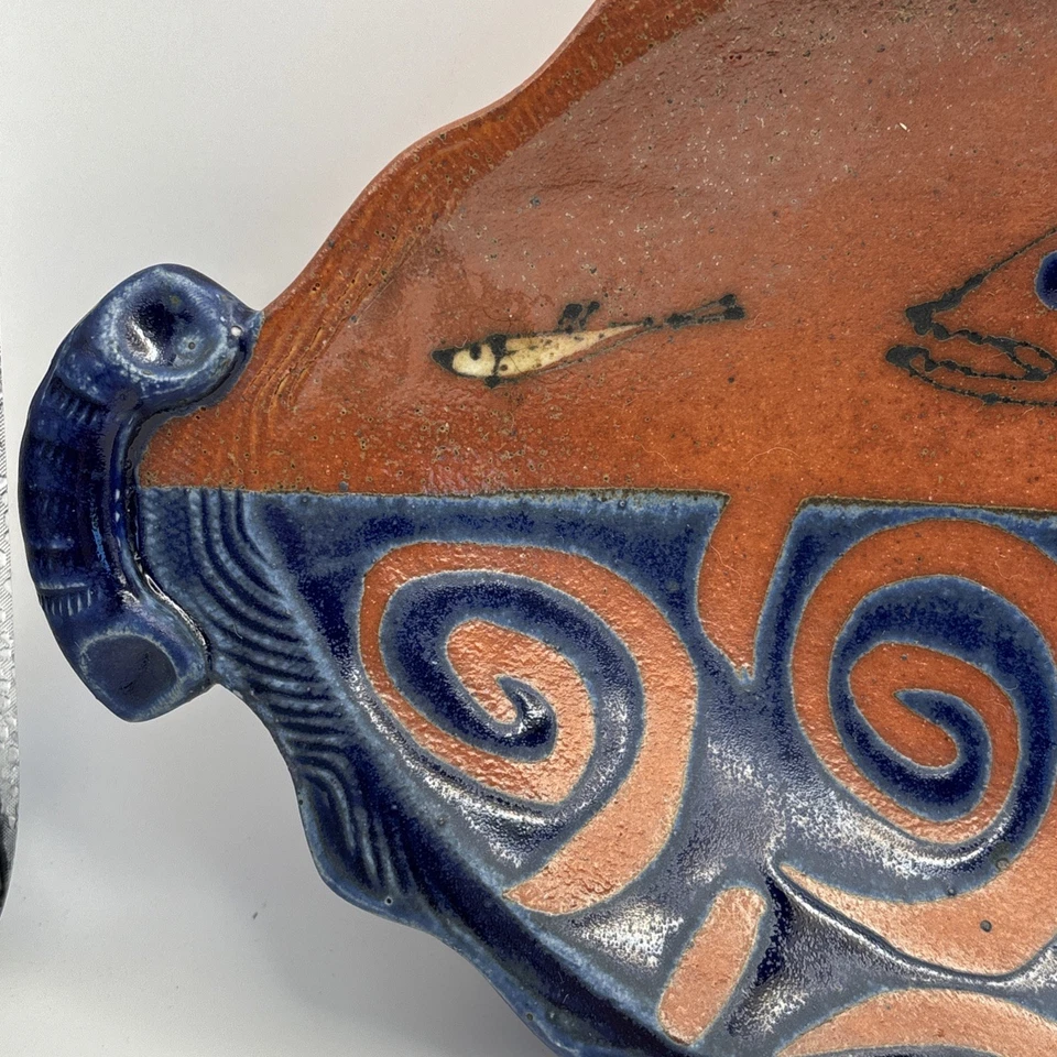 Bandeja de tapas de pescado de gres y azulejos Front Ave bandeja de cerámica roja azul Lg Foto 2 de 4