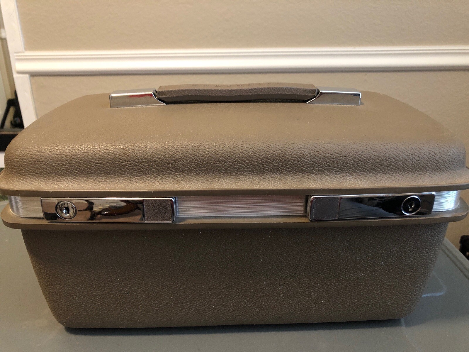 Vintage Samsonite Saturn Train Case Carry On Luggage with Trays (NO KEY