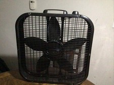 Ventilador de caja de piso resistente a la intemperie Lasko 20" 3 velocidades circulación de aire - negro