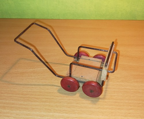 Ancienne rare poussette en tôle bébé landau miniature penny