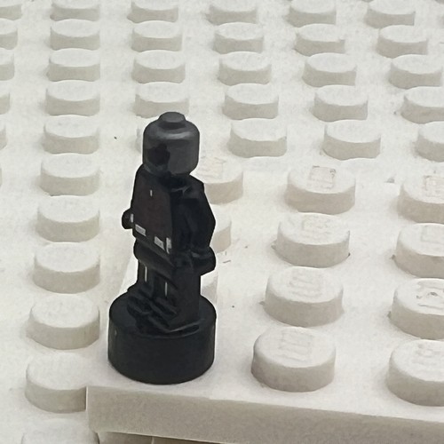 LEGO Marvel Ant-Man Micro Statue Micro Minifigure - Picture 4 of 10