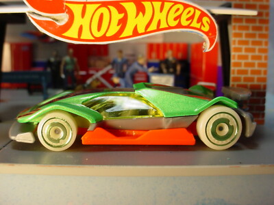 HOT Hot Wheels Cyber Speeder Green Hot Wheels CYBER