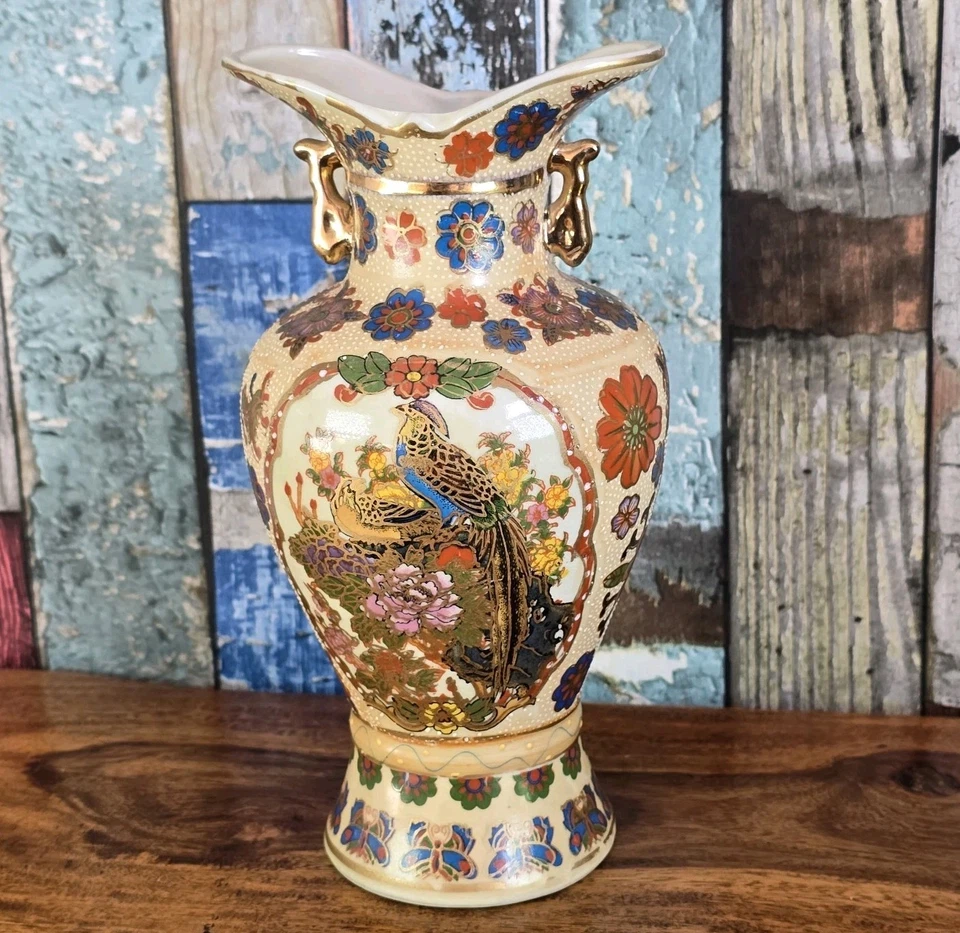 Rare Vintage Chinese Satsuma Vase Hand Painted Jingdezhen 20th Century  - Image 2 of 4