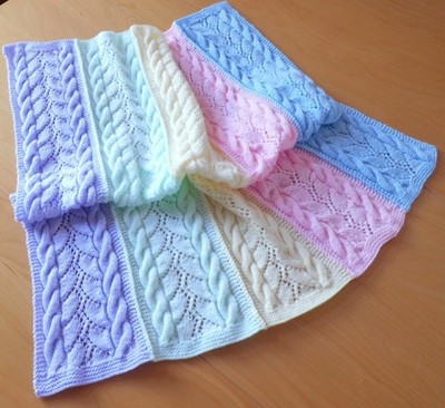 NEU Handgestrickte Pastell Babydecke - Flieder Mint Zitronenrosa & Blau - 86 cm x 83 cm