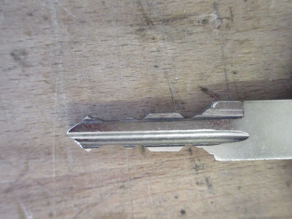 Opel Corsa A Kadett E Astra F Schlüssel D1521 NEU original 139439 90540712 - Bild 2 von 4