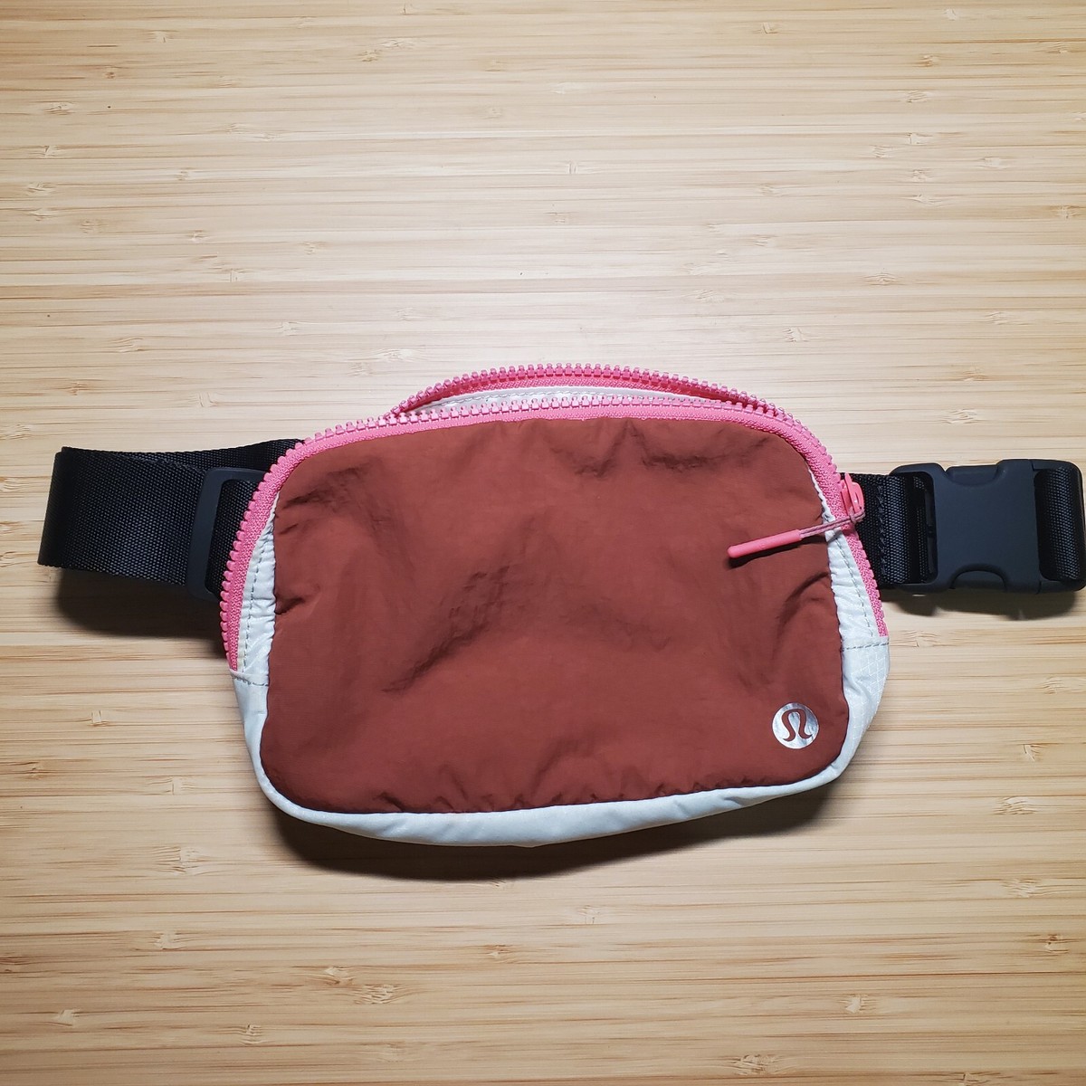 lululemon belt bag second hand Lululemon Everywhere Belt Bag 1L Bordeaux Red with Pink and White Pre-owned