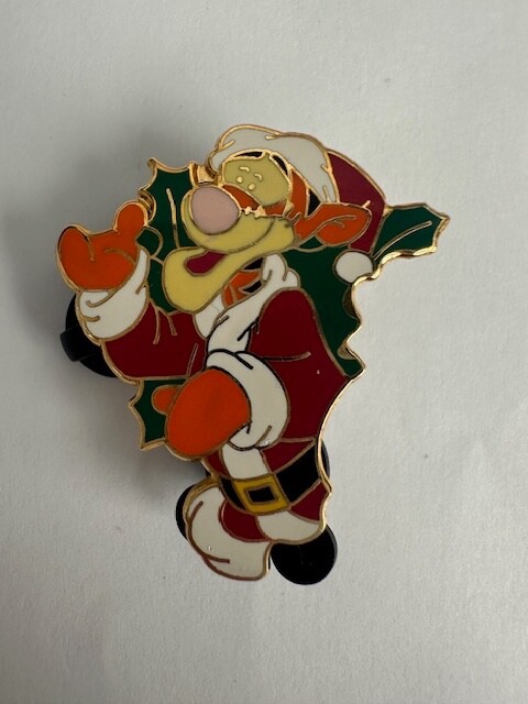 Tigger Wreath Mistletoe Winnie the Pooh Pin (D0)