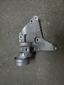 Original VW Golf 5 1K Halter Klimakompressor mit Spannrolle A19515 03f260885