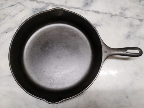 Very Nice Vintage Unmarked Wagner #10 Cast Iron Skillet. Pre-MUSA. Near Flat.
