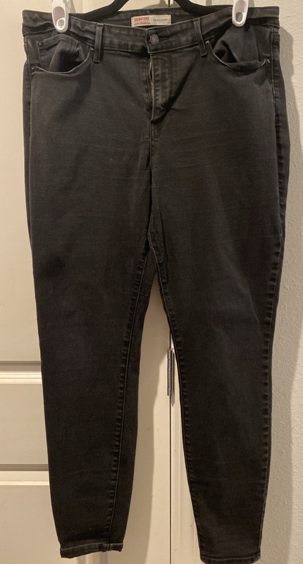 Levi Strauss Signature Women’s Mid-Rise Skinny Black