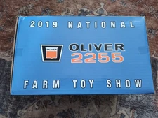 Ertyl Oliver 2255 National Farm Toy Show Tractor