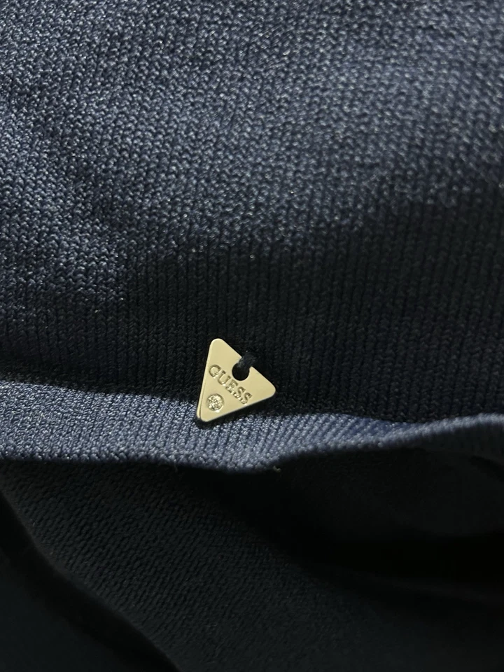 Cárdigan de mujer Guess LA liso de manga larga recortado encogido de hombros Foto 4 de 4