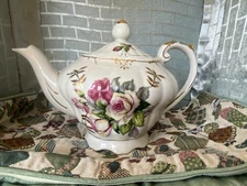 Vintage Lipper & Mann Musical Teapot Pompadour Rose" Pattern Music Doesn’t Work