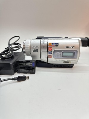 Sony NTSC HandyCam Camcorder Standard 8/Hi8/Digital8 (DCR-TRV840