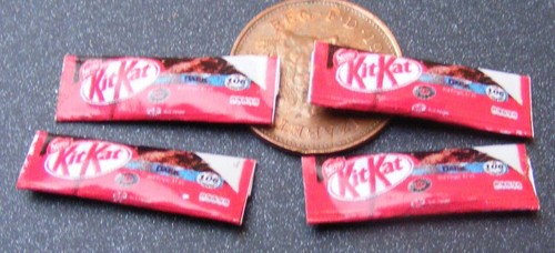 Dolls House Kit Kat Bar 4 Empty Packets 1:12 Scale Miniature Sweet Shop tumdee - Picture 1 of 6