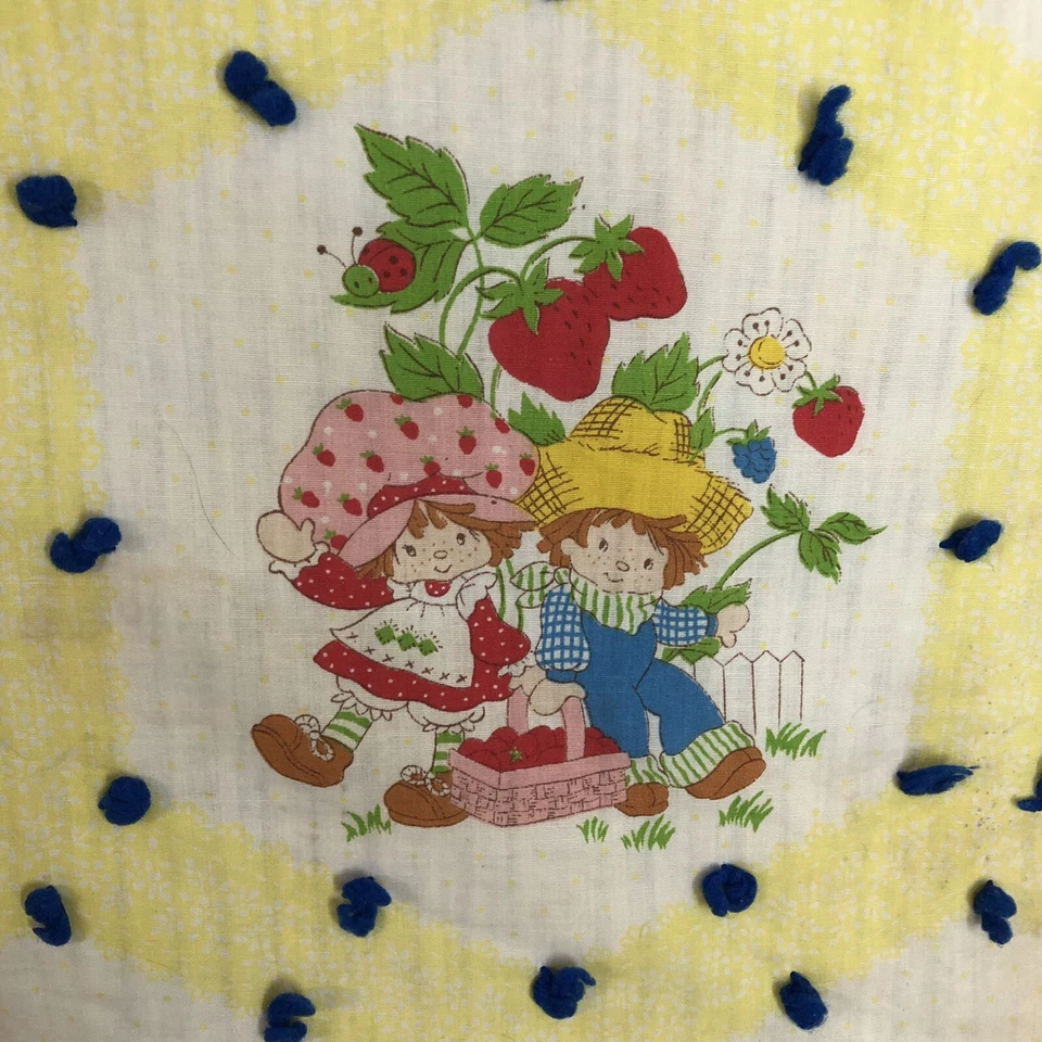 Edredón bebé hecho a mano 44 x 35 parche fresa pequeño azul amarillo rosa Foto 4 de 4