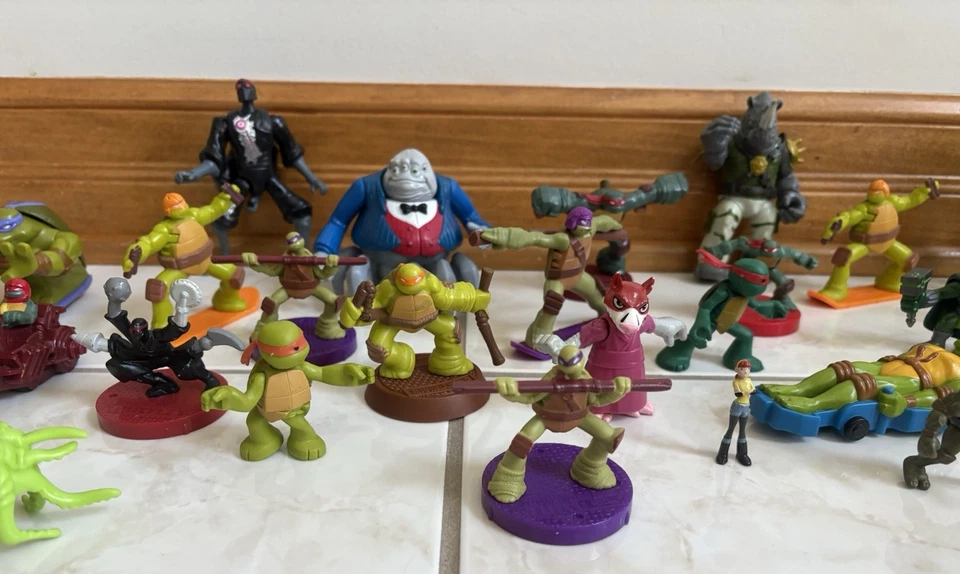 Лот товаров Экшн-фигурки Черепашки-ниндзя Teenage Mutant Ninja Turtles TMNT 36 штук Игрушки, Другое - Изображение 3 из 4