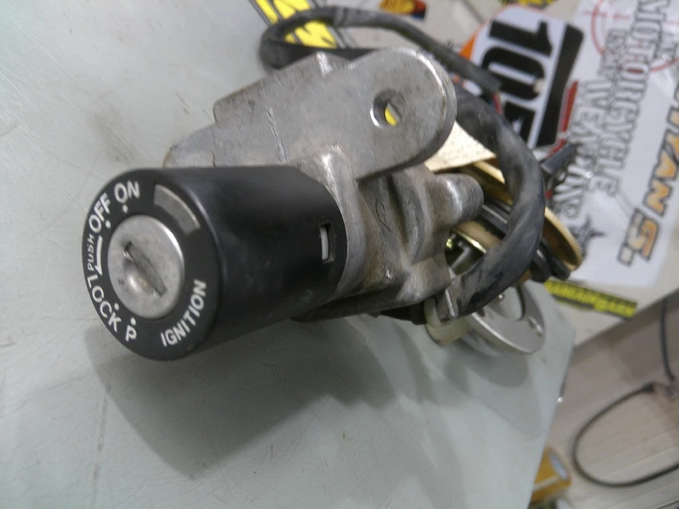 00-02 Ducati M900 Monster Ignition Gas Fuel Cap Lock and Key Set ORIGINAL DUC - Image 3 of 4