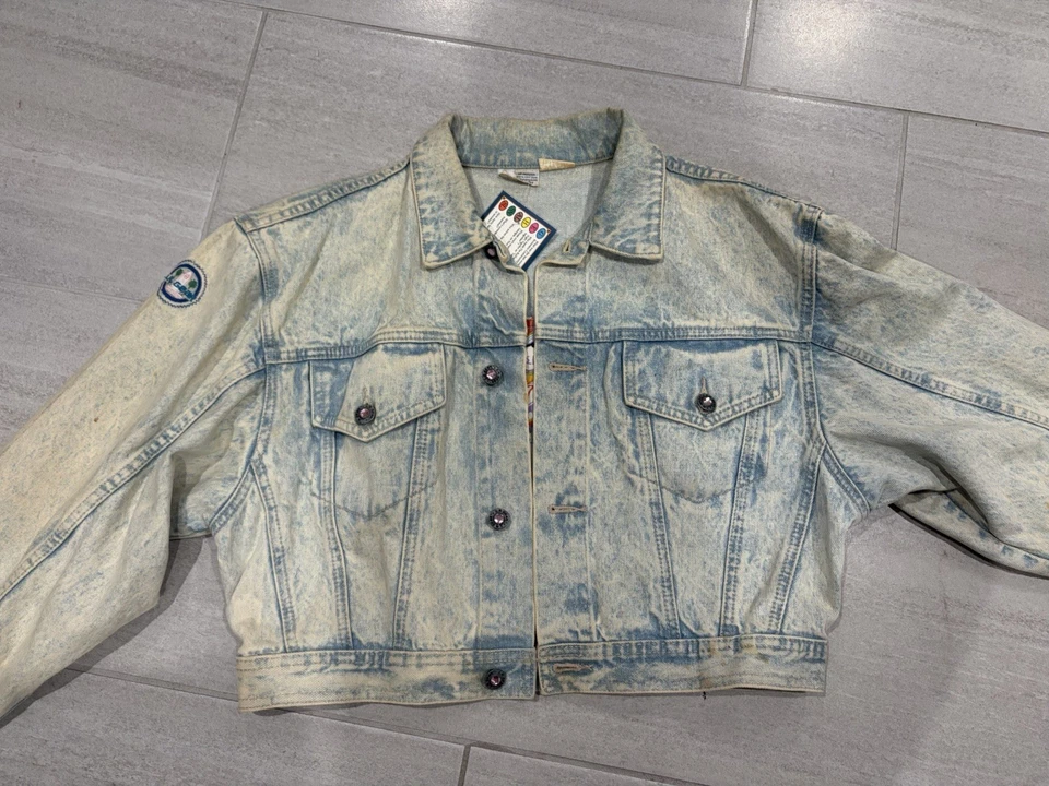 Jaqueta jeans vintage anos 80 LA Gear cropped lavagem ácida azul frisada tamanho grande - Imagem 3 de 4