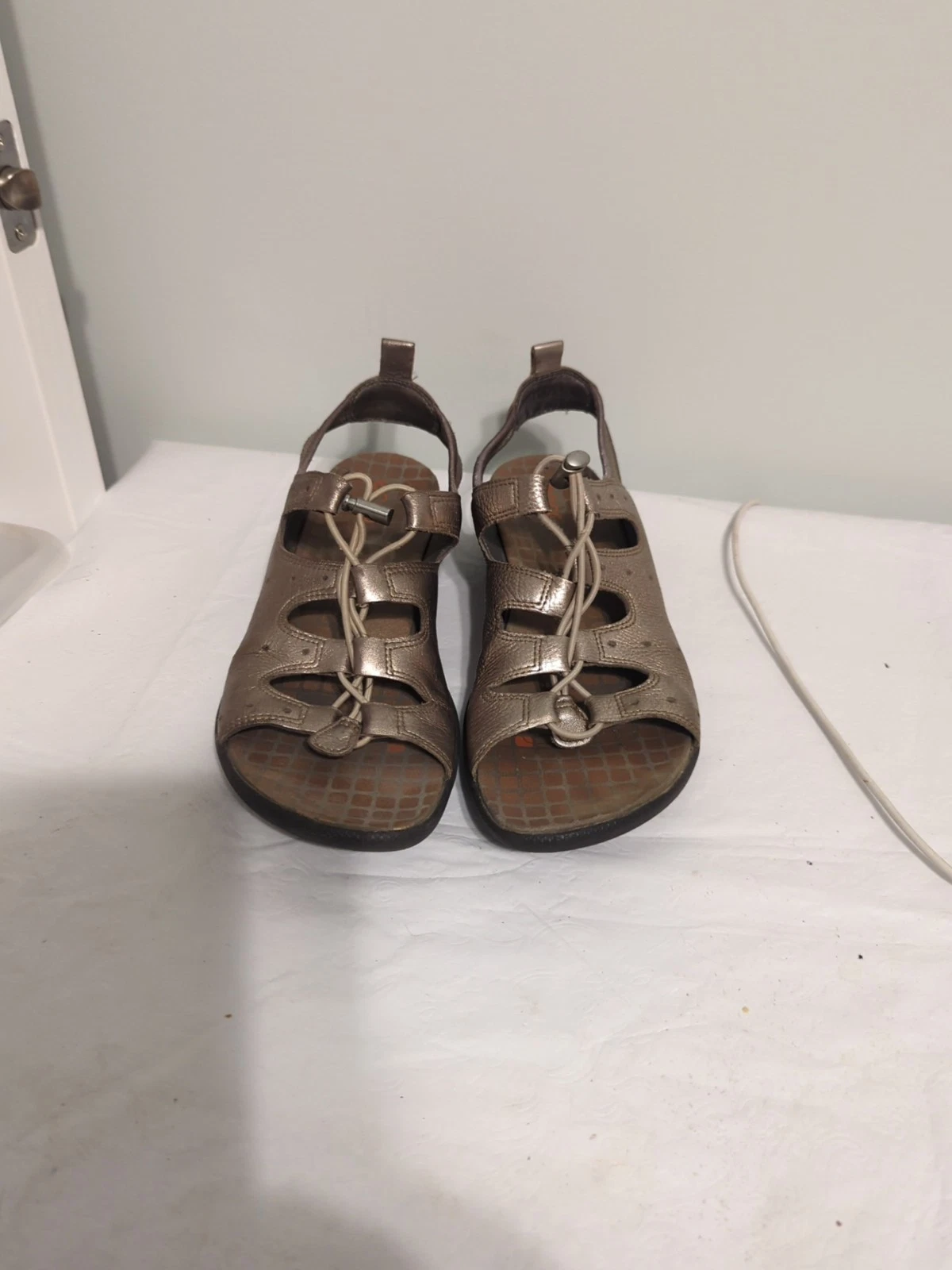 Sandali sportivi ECCO JAB Toggle in pelle dorata con cordino ~ taglia 11 (42)