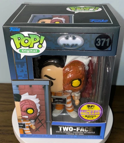 Funko Pop Digital Two-Face 371 Ultra 5000 PCS Batman