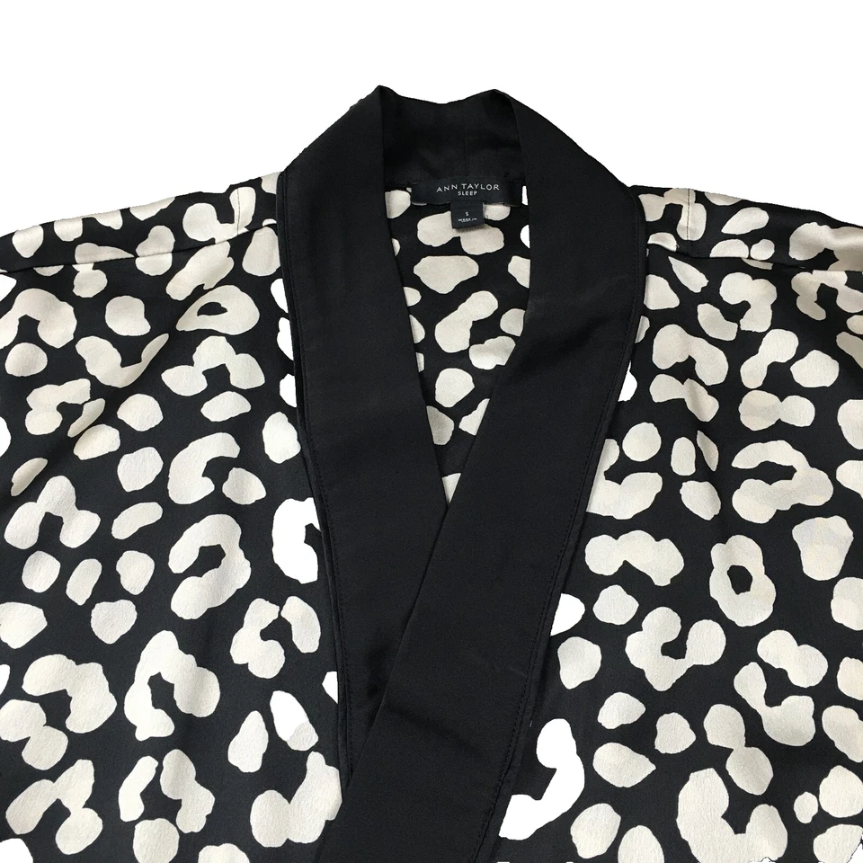 Bata Ann Taylor Sleep para mujer talla S negra con estampado de animales mangas 3/4 cintura corbata Foto 2 de 4