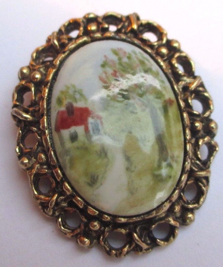 Broche Pendentif Vintage En Vieil Or Avec Camée Paysage Et Fleur Séchée - Modèle 3224
