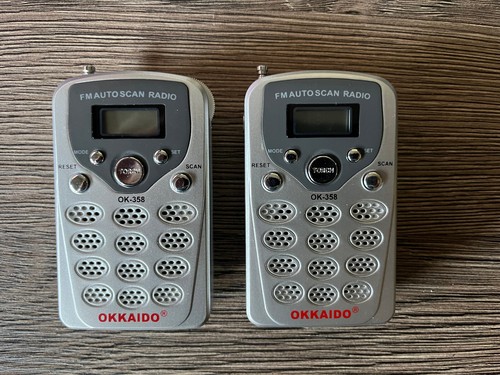 2 Stück Radio Auto Scan-Radio Ok-358 FM UKW Silber mit Taschenlampe Antenne
