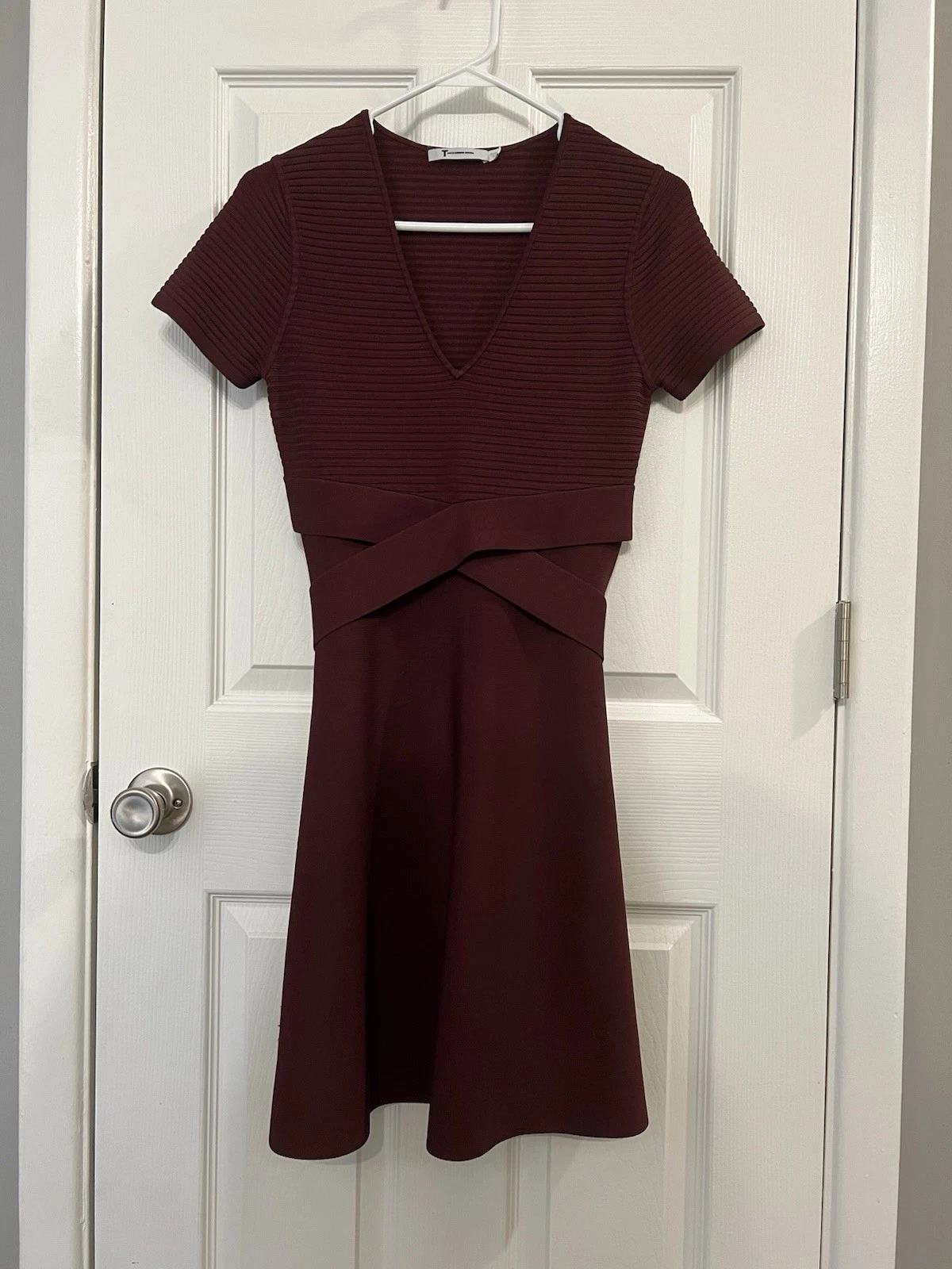 Alexander Wang Mini Abito Svasato in Maglia Elasticizzata a Costine Borgogna Piccolo