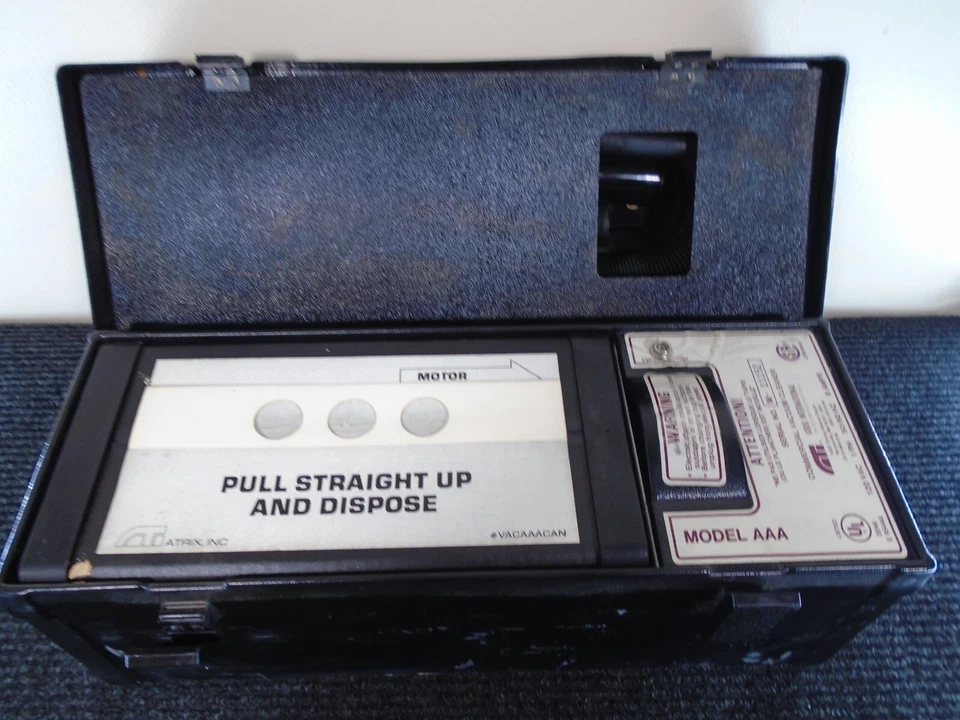 Aspiradora de mano comercial Atrix Omega Vac Supreme 120V 1PH 50/60Hz 6AMP Foto 3 de 4