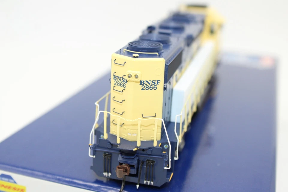 Athearn Genesis HO Santa Fe BNSF Patch GP39-2 Diesel Locomotive Ph. 2 #2866 NOS - Image 4 of 4