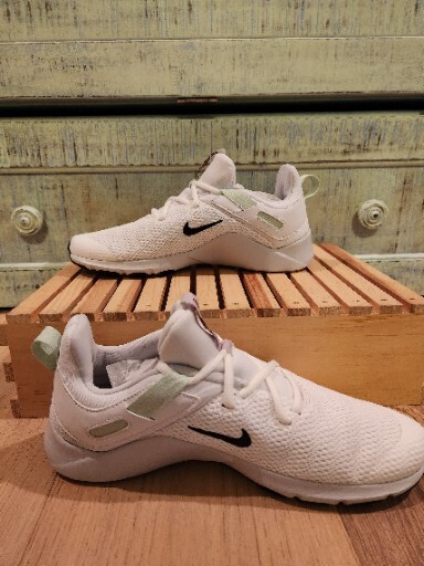 Size 8.5 - Nike Legend Essential Pistachio Iced Lilac W for sale