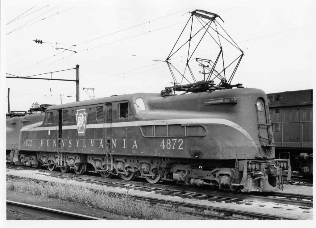 7BB404 RP 1940s/60s PRR PENNSYLVANIA RAILROAD GG1 LOCOMOTIVE #4872