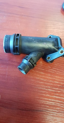BMW 1 3 5er E60 E87 E90 Wasserpumpe Thermostat Anschluss Flansch Rohr 2247744