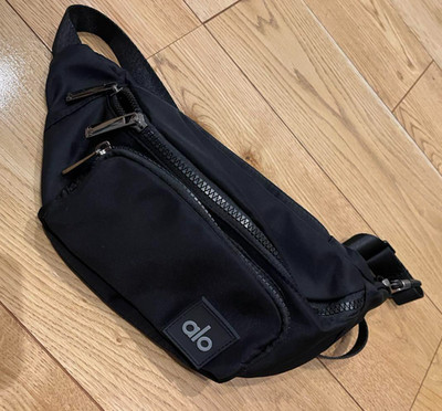 Alo Yoga Explorer Belt Bag Black Fanny Pack Crossbody Waist Bag