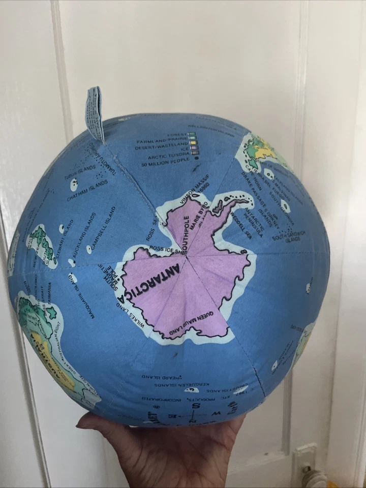 Globo suave Hug-a-world de colección Foto 4 de 4