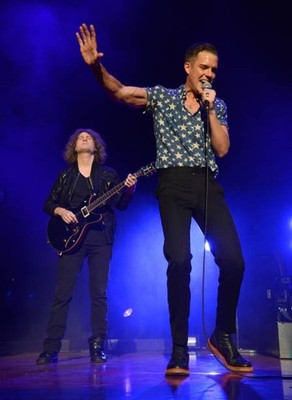 Dave Keuning Brandon Flowers perform during the Killers Battle Bor- Old Photo 2