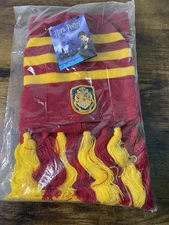 *NEW* Harry Potter HOGWARTS KNIT HAT SCARF SET Red Yellow Gryffindor Hermione