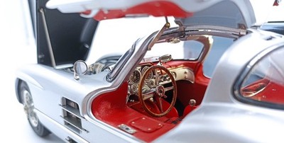 1/18 CMC M-076 メルセデス ベンツ 300SLR 1955 クーペ CMC M-076 1/18 Mercedes-Benz 300 SLR Coupe 1955 Silver / Red