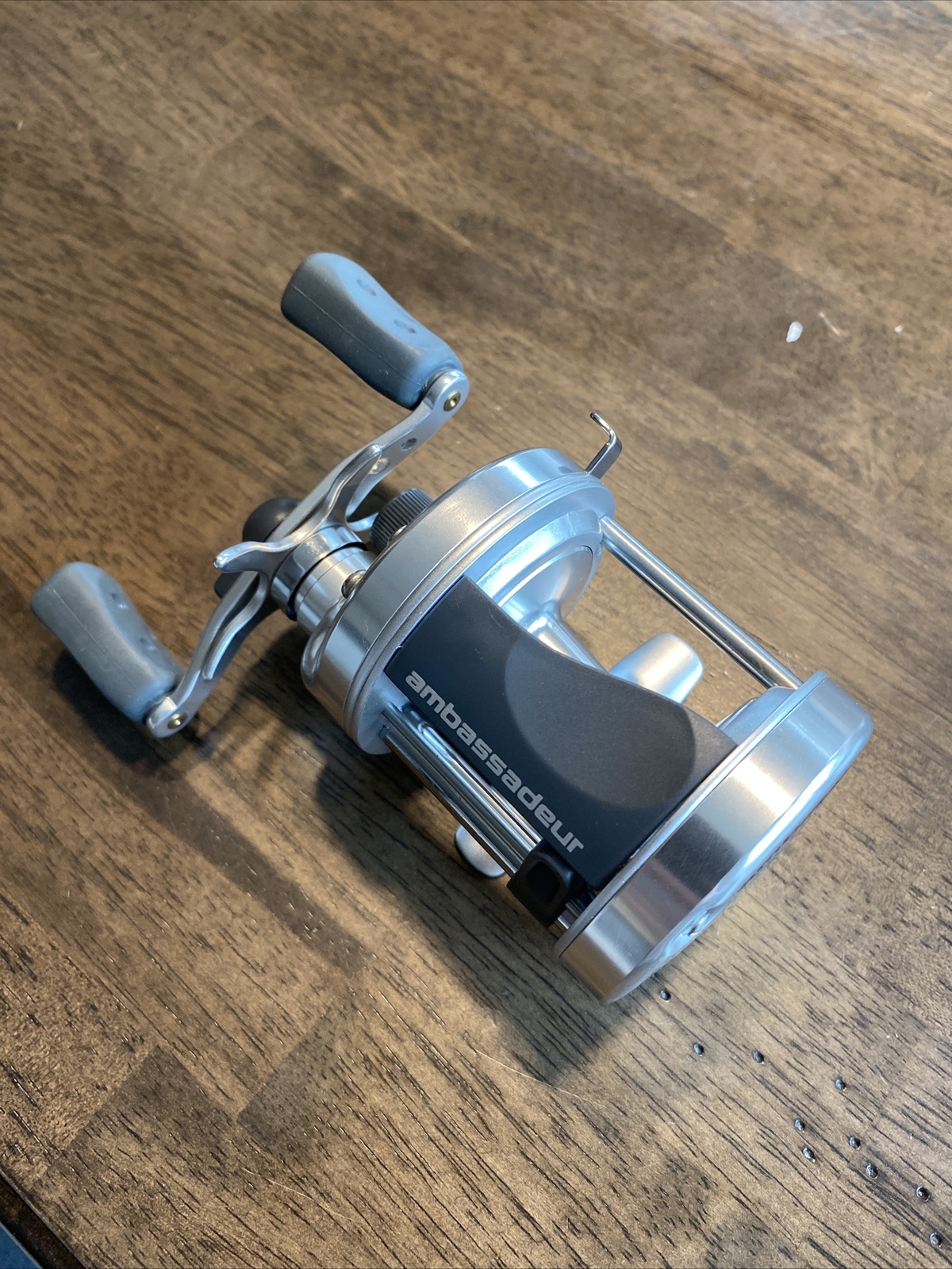 BRAND NEW Abu Garcia Ambassadeur 6500S Baitcasting Fishing Reel AMBS-6500 *NICE*