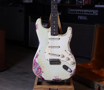 Fender Custom Shop 1960 Stratocaster Relic Paisley Multi Layer Over Color CS
