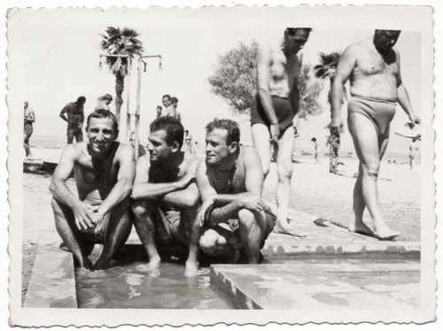 Vintage Foto Jungs hemdloser junger Mann Ausbuchtung Strand Zuneigung Beefcake Gay +9501 - Bild 2 von 2